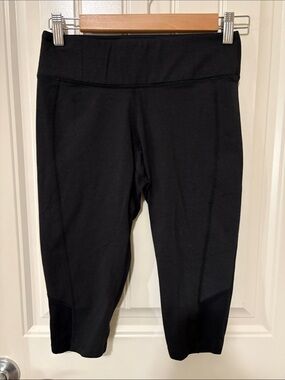 Lucy‎ Black Capri Leggings